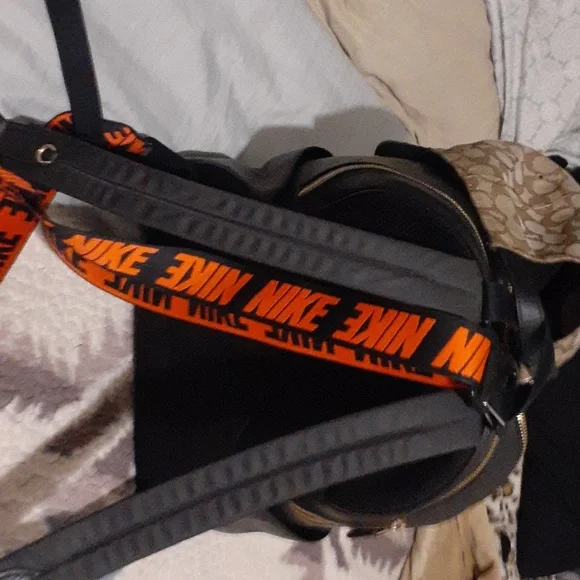 Coach back pack with matching coach hat with a nike strap - Picture 4 of 4